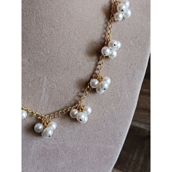 Avon Faux Pearl Cluster Necklace - Picture 2 of 6
